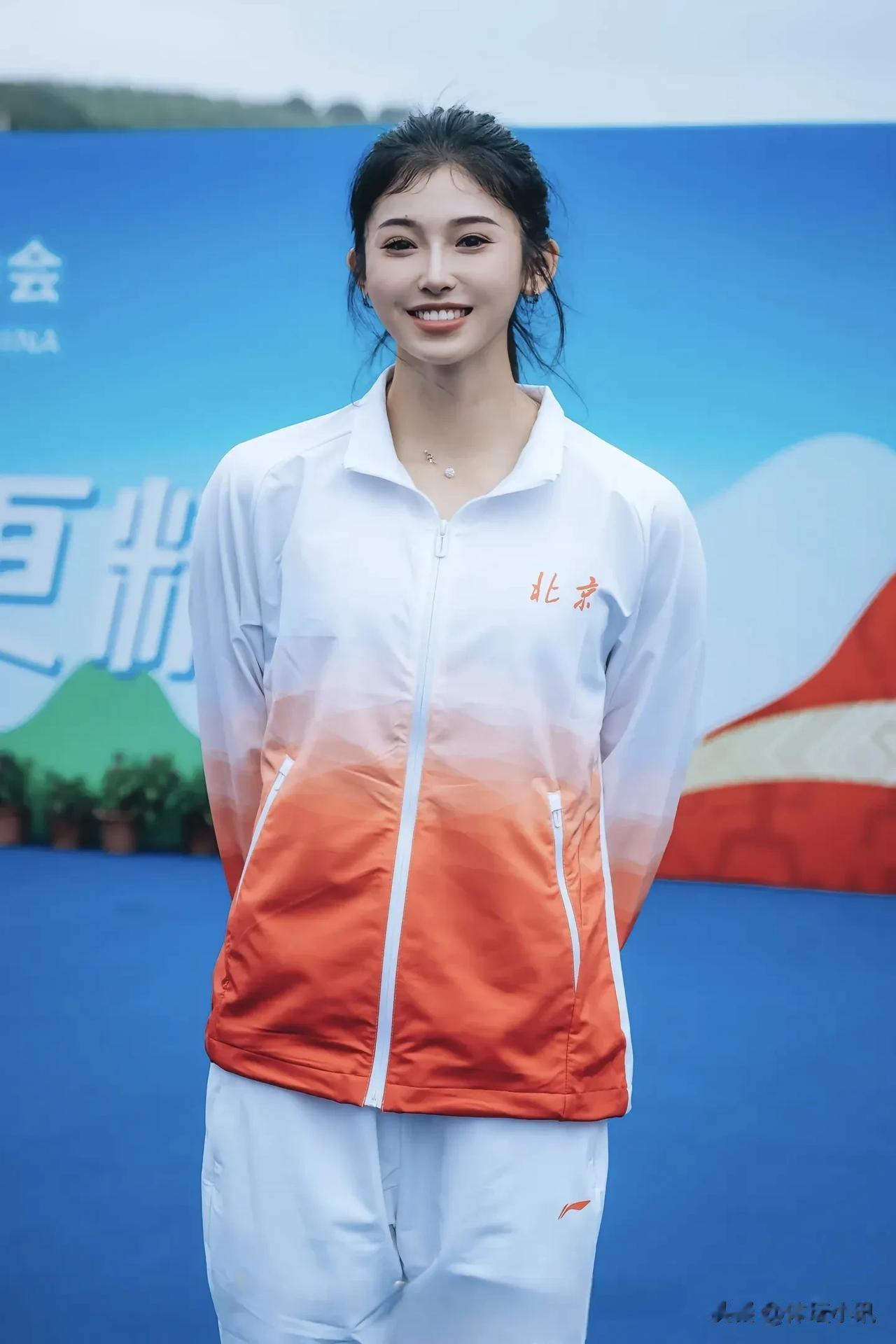 吴艳妮，不说实力如何，不说性格张不张扬，就颜值，身材和气质方面，确实是女神级别的
