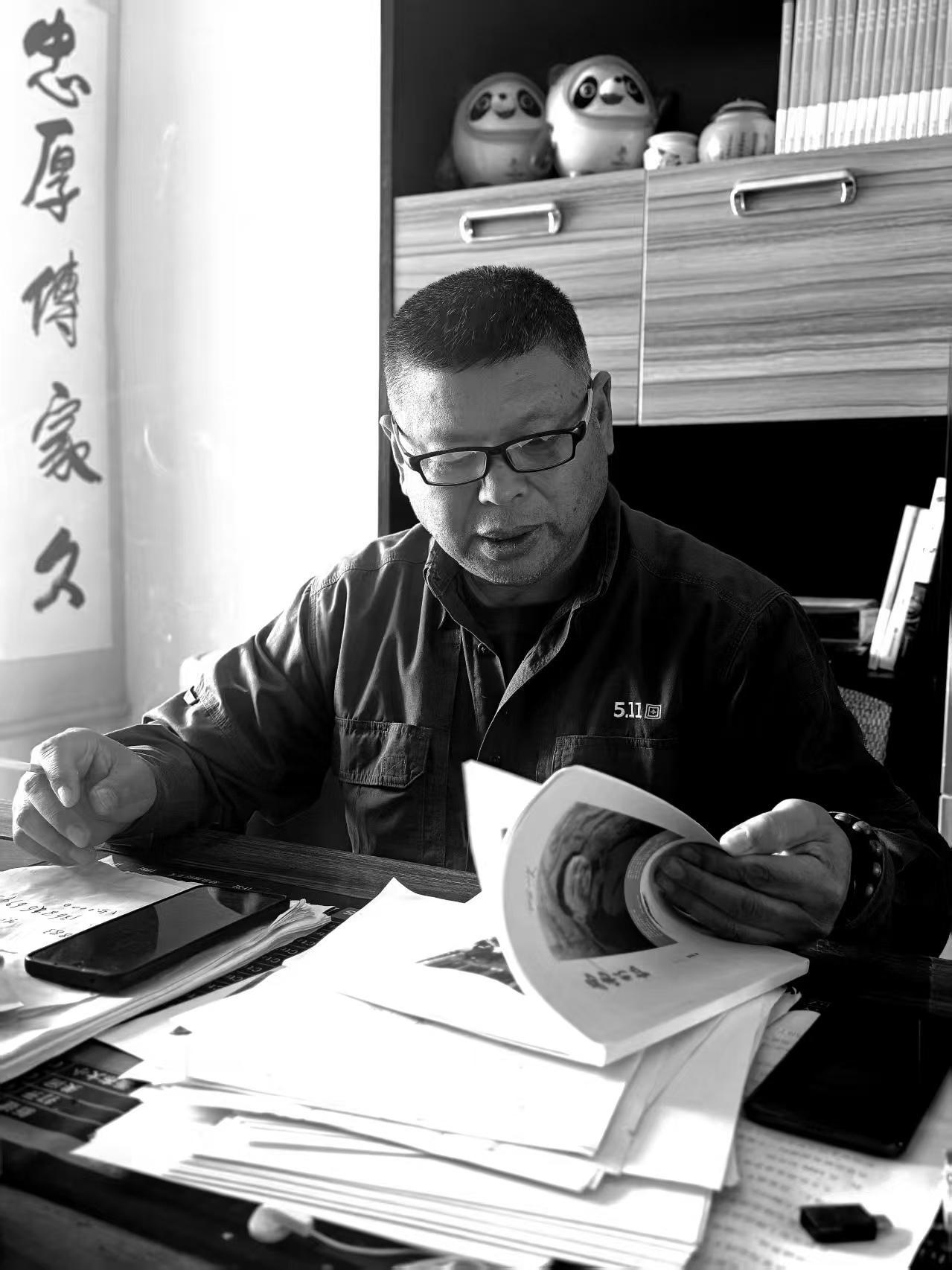 岁月沉淀，心境淡然
我常常思索，该如何总结自己？上半身是君子，怀揣着善良、正直与