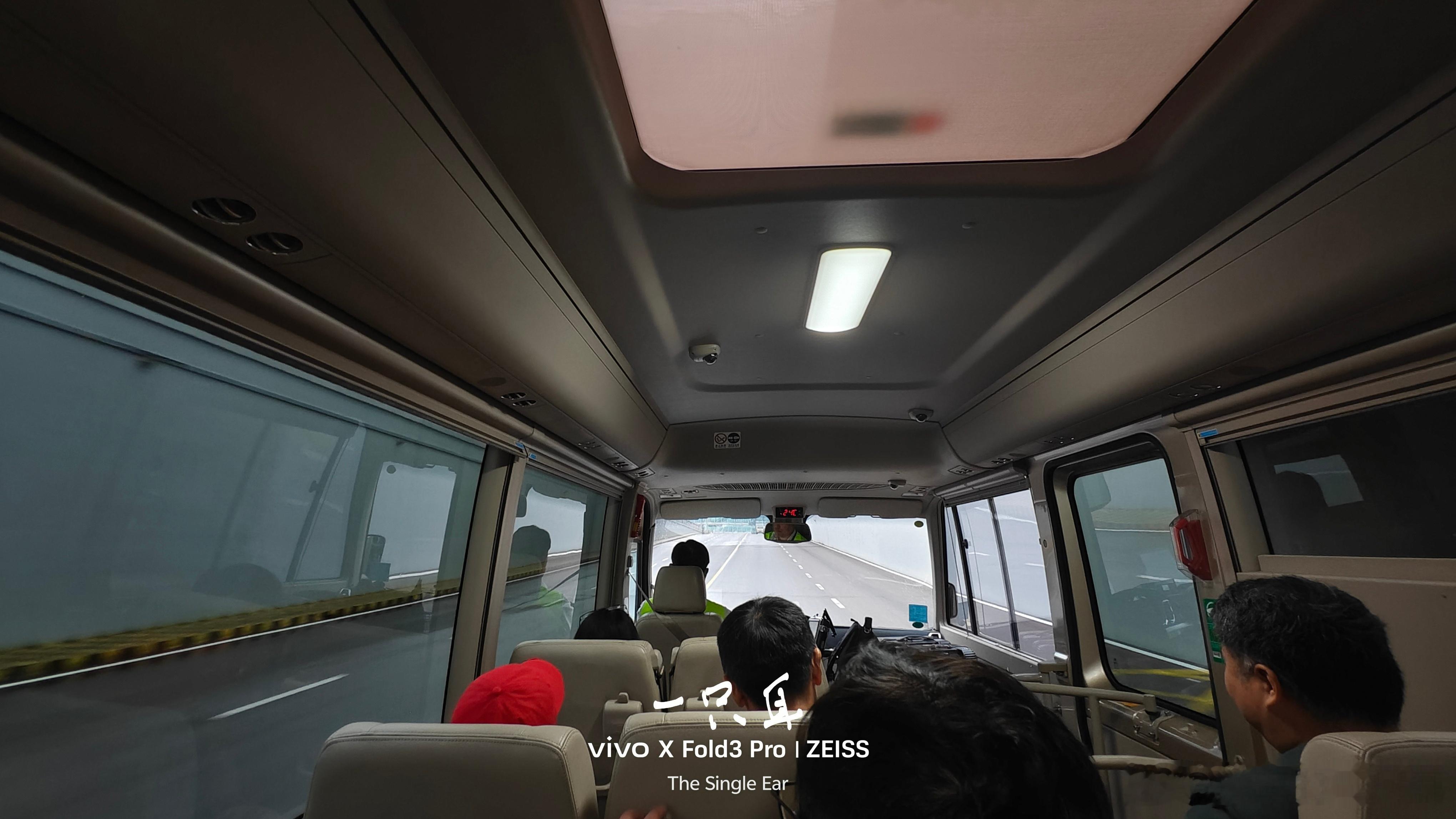 竟然，国航给远机位的晚下带卡旅客准备了单独摆渡车[苦涩]一只耳是摆渡车小王子 这