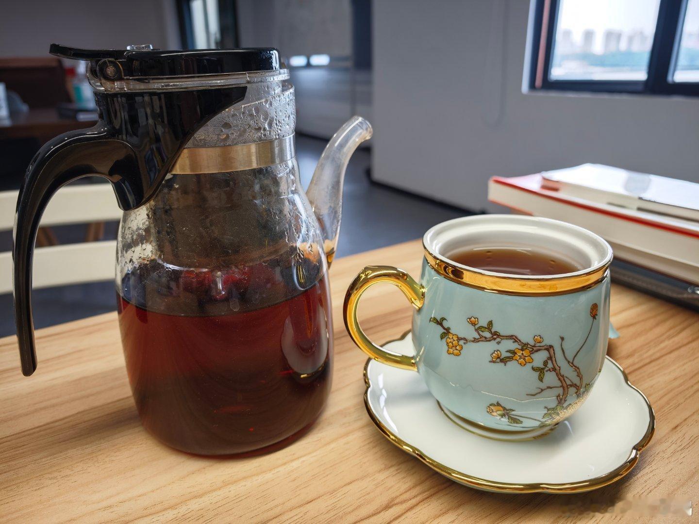 忙到终于有时间停下来喝口茶了[挖鼻]  ​​​
