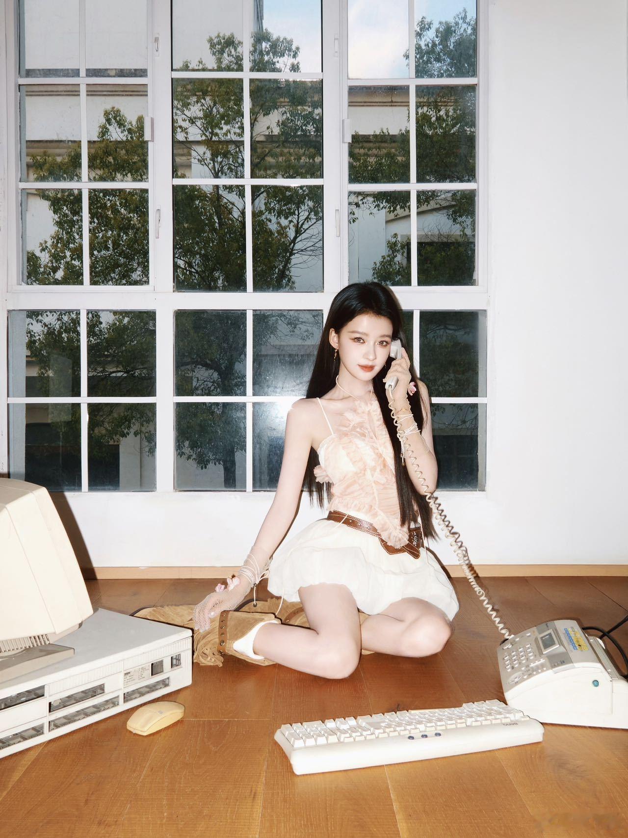 孙怡清唱此刻最好的都在身边大美女唱歌好听简直是视听盛宴，清唱两句都唱进了我的心巴