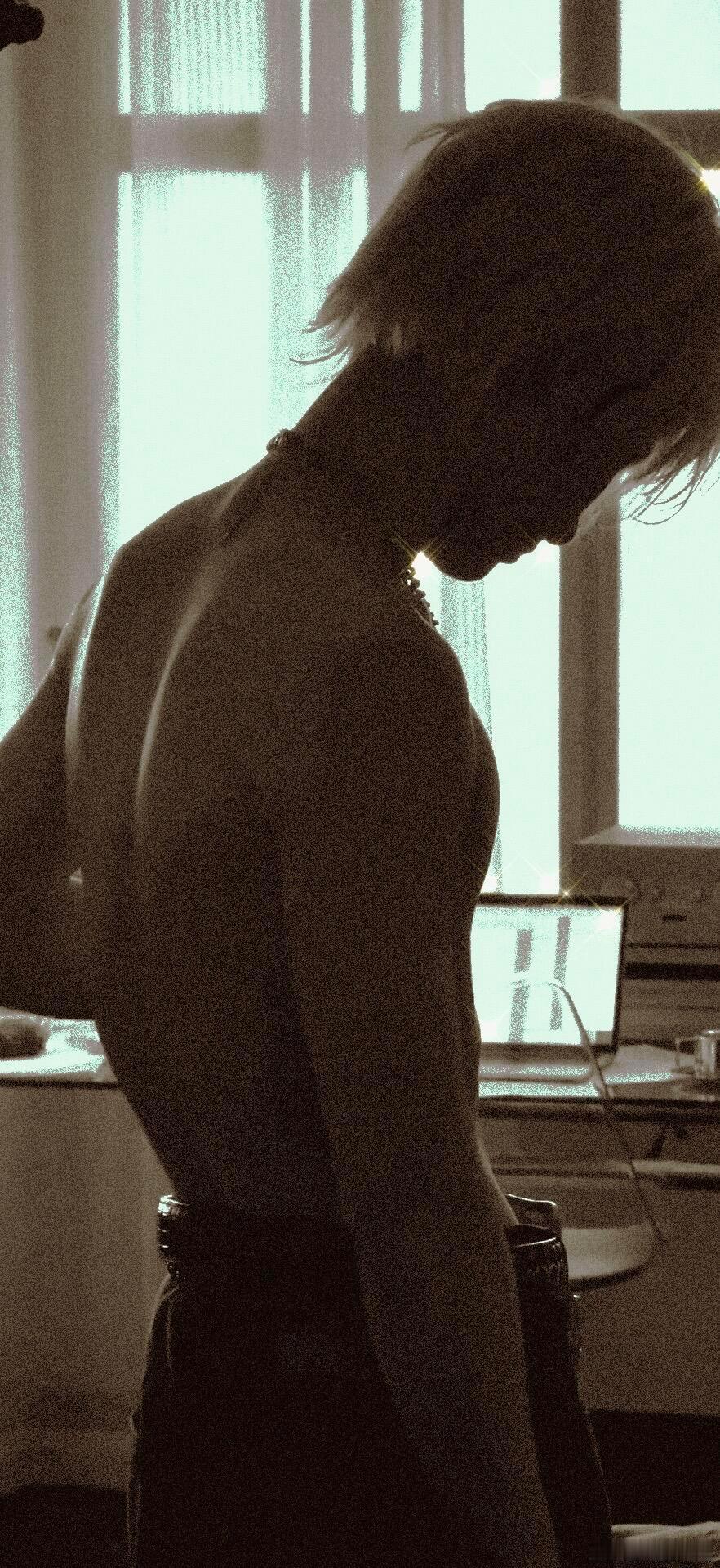 张真源真的是个很懂粉丝的偶像。张真源发裸上身照