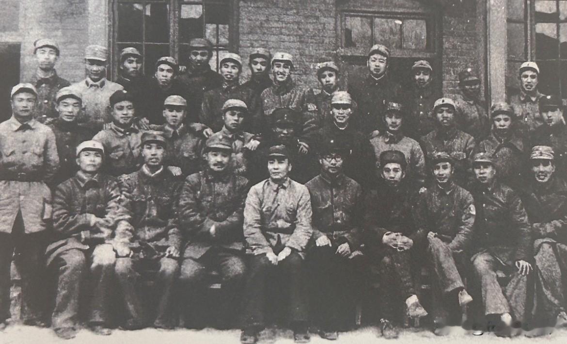 1939年冬，八路军第120师第359旅奉命由晋西北回师陕甘宁边区驻防。图为在延