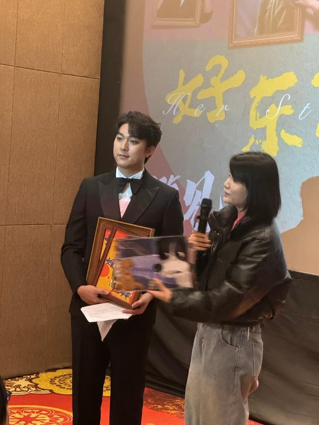 好久没看到这么有意思的“女性爽片”了被溢出银幕的