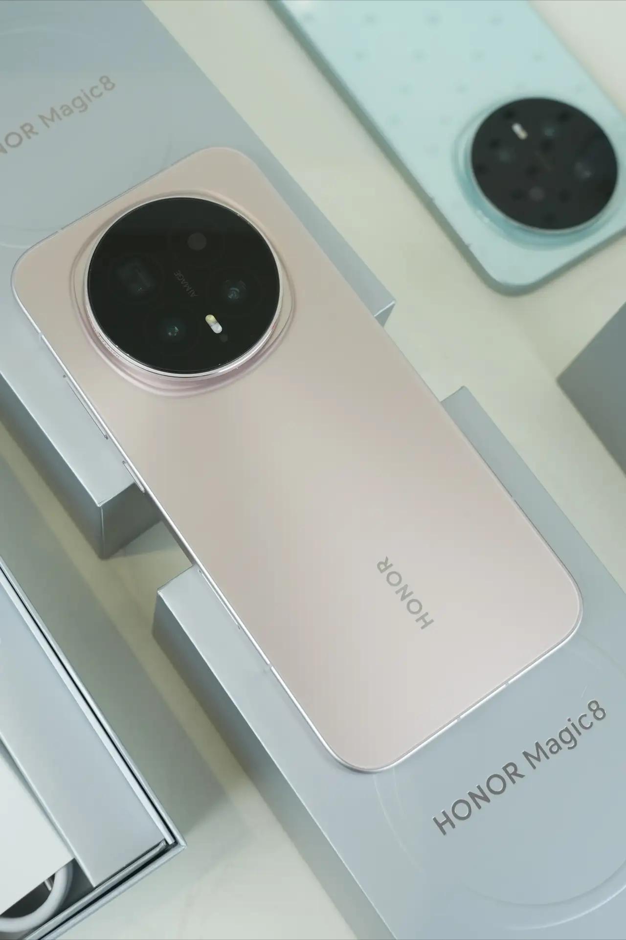 手机圈集体涨价！荣耀Magic8 Pro简直是清流🐮
 
现在旗舰机一个比一个