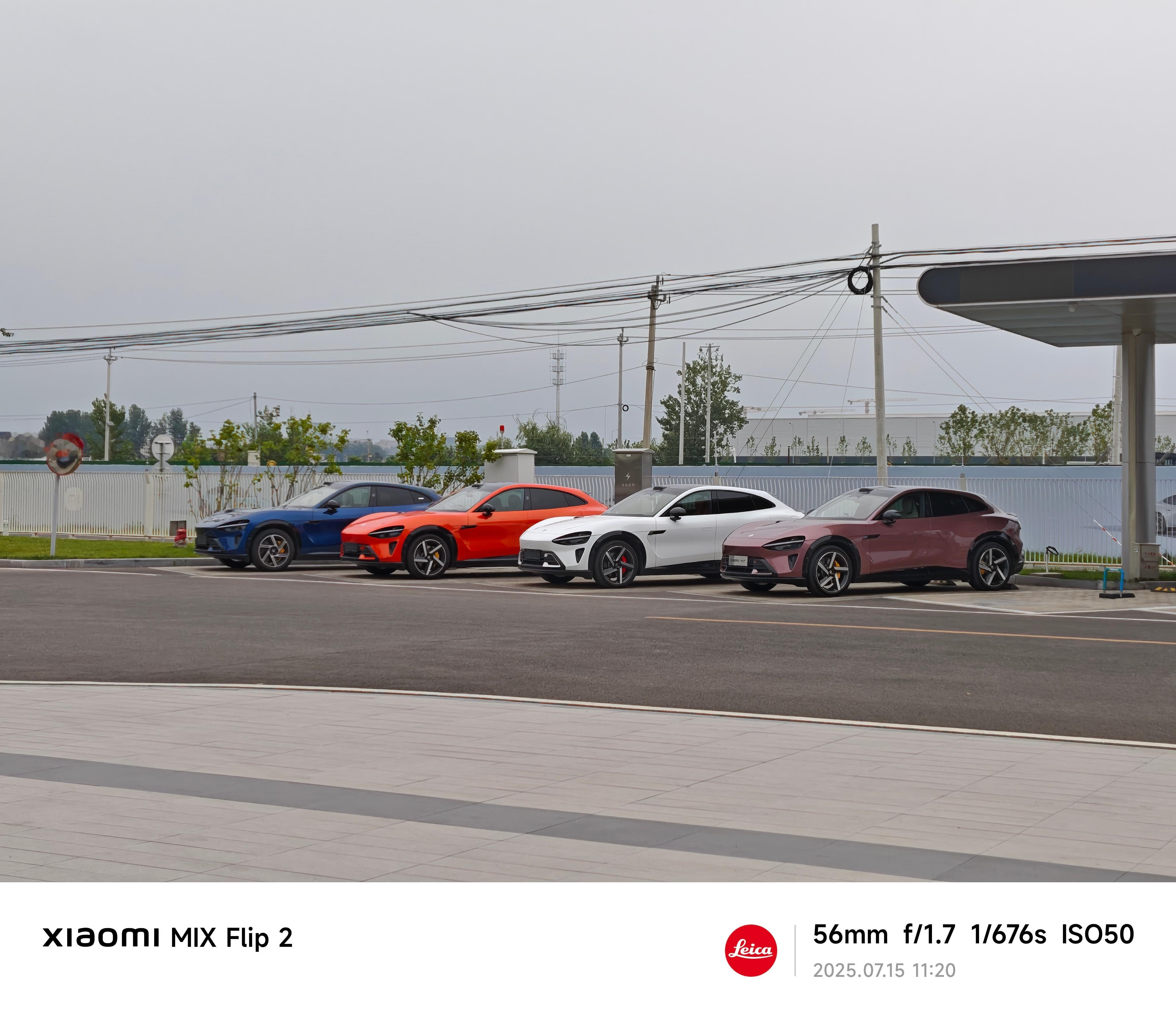 今天天气不好，但这么看的话白色真不错[爱慕]小米 yu7 ​​​