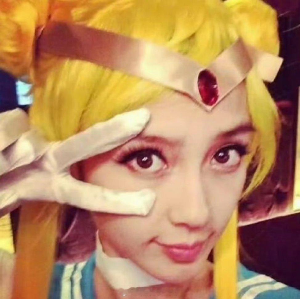 Angelababy又cos美少女战士今昔是何年！又看到baby cos了美少女