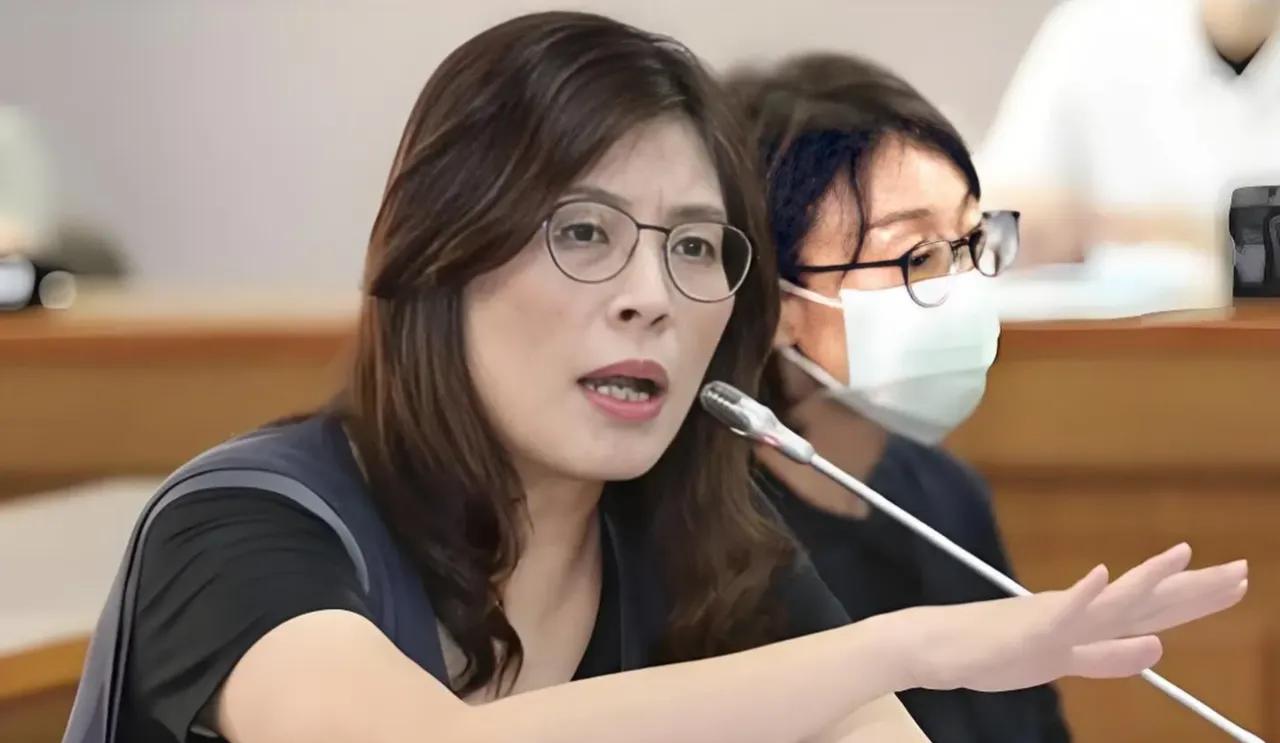 郑丽文连下两城，没玩虚的。

她刚敲定萧旭岑担任国民党副主席，转头就让他直奔天津