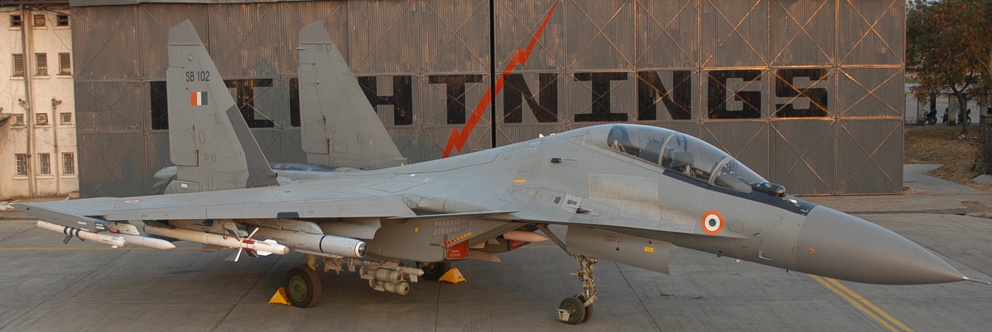 高分辨率图像 挂载R27ET的印度SU30，照片作者X：