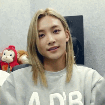 JEONGHAN尹净汉🌸  尹净汉樱花初恋 👋🏻👋🏻 