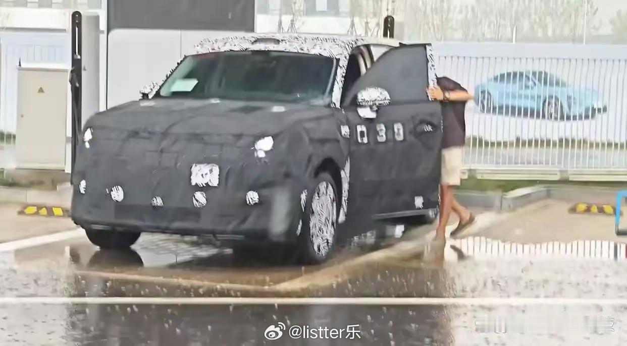 小米中大型增程 SUV 「昆仑 N3」谍照曝光，或将于年底发布，不过这个昆仑只是