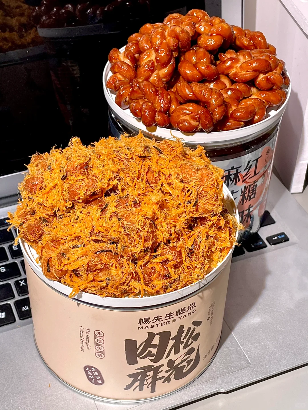 不敢想象🤣……吃完这两桶麻花我会有多开朗！！