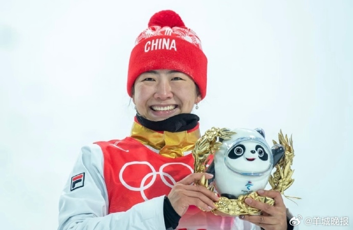 【#徐梦桃发文回顾夺冠#】#徐梦桃情人节发文#2月14日，是情人节。当天，在社媒