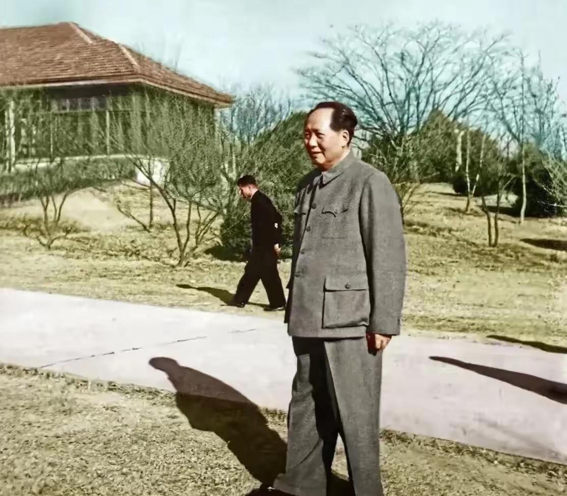 1960年5月23日，台北阳明山荣民总医院，77岁的阎锡山躺在病床上，呼吸像拉风