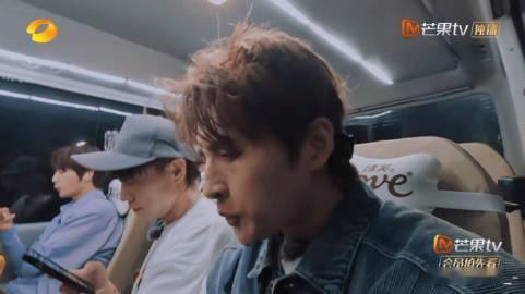 张远真正的口哨troublemaker 张远Bird的口哨挑战让人笑到肚子疼！虽