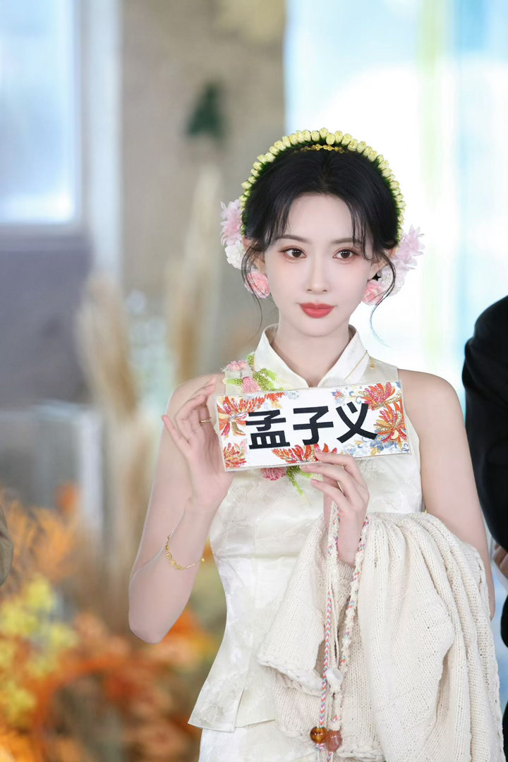 孟子义六月有桃花坞跑男录制行程满满却依旧元气满满，孟子义辗转各个录制场地，用心对
