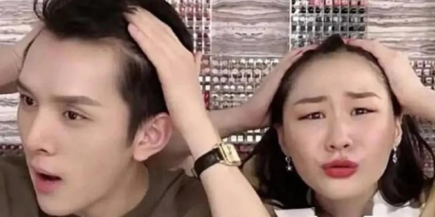 2025年11月2日，金靖再次做客李佳琦直播间，与李佳琦及被传辞职的旺旺一同，以