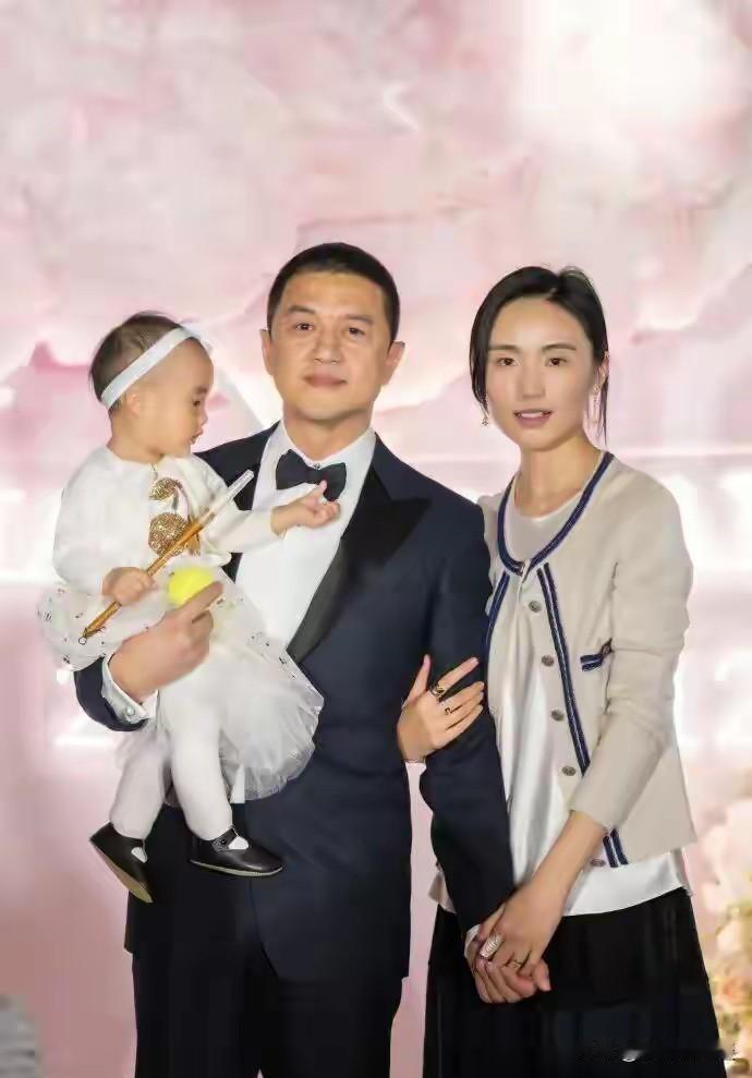 李亚鹏要复婚？我觉得暂时的可能性不大，当然现在不复婚不但表将来不会，老李再娶其他