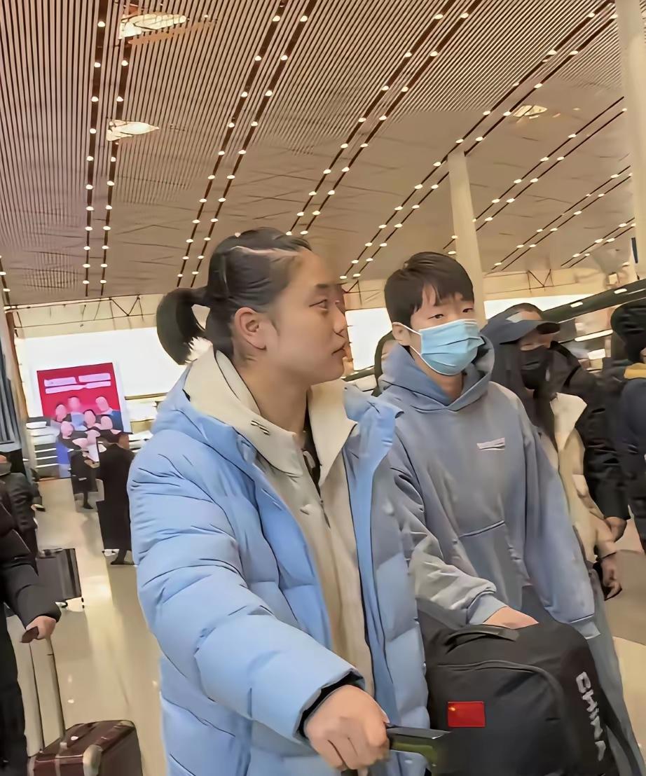 曼昱和徐奕
全运会
各收获一枚金牌
曼昱女单金牌
徐奕女团金牌

徐奕长期给曼昱