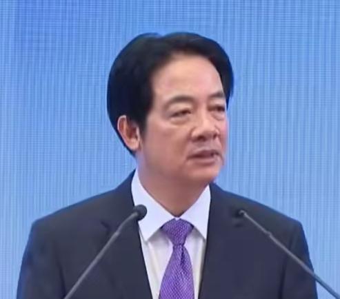 发现了吗？他们三个人有一些共同的特征：都与美国有千丝万缕的联系，都经常发表一些稀