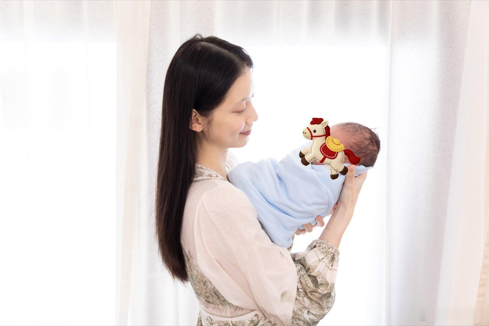 孙伊涵当妈毫无预兆官宣升级当妈妈，很多人猝不及防。过往她很少分享私人感情生活，选