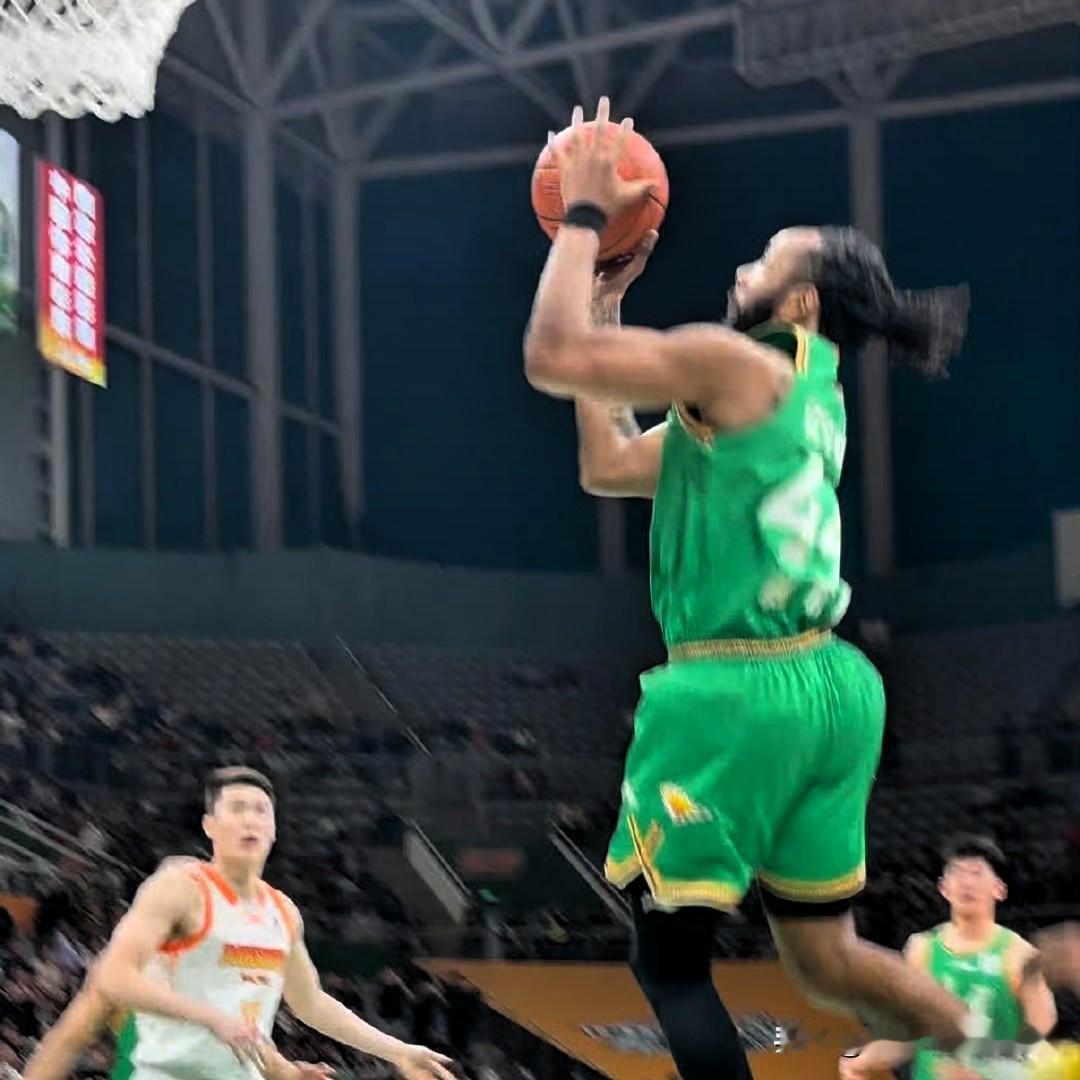 辽篮外教洛佩斯水平不比杜锋差，乌戈更了解辽宁男篮，也更了解中国篮球，单说常规时间