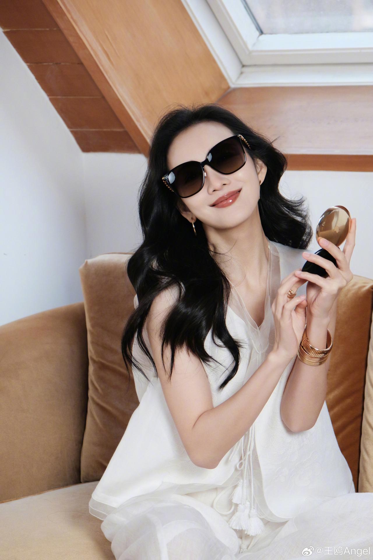 美美滴欧[飞吻]
王鸥