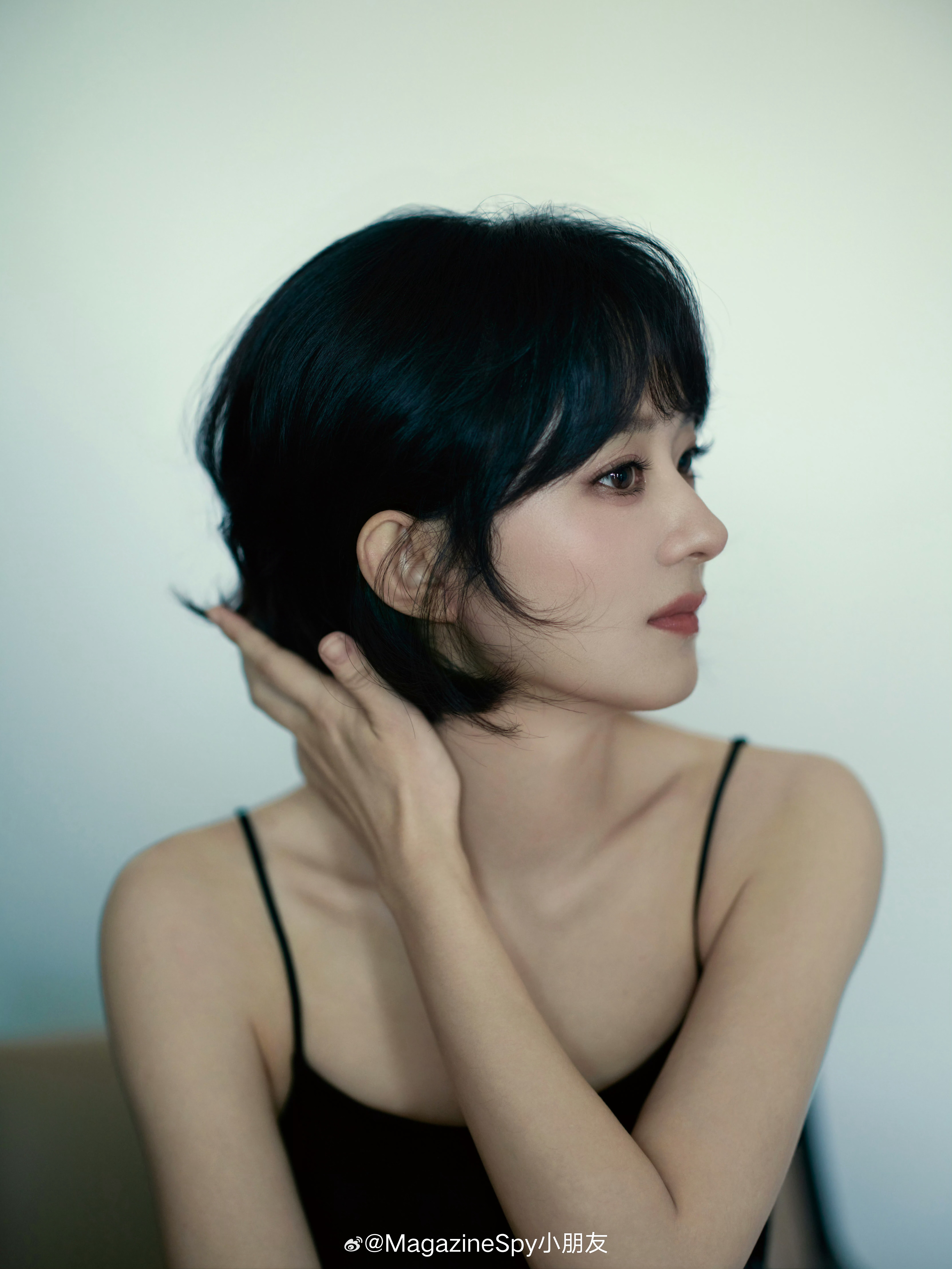 赵丽颖休息的状态 赵丽颖今日纪梵希上海线下活动造型图集，身穿Givenchy 2