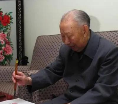 1943年，15个日本兵被八路军堵在窑洞里，他们拒不投降，没曾想八路军指战员曾美