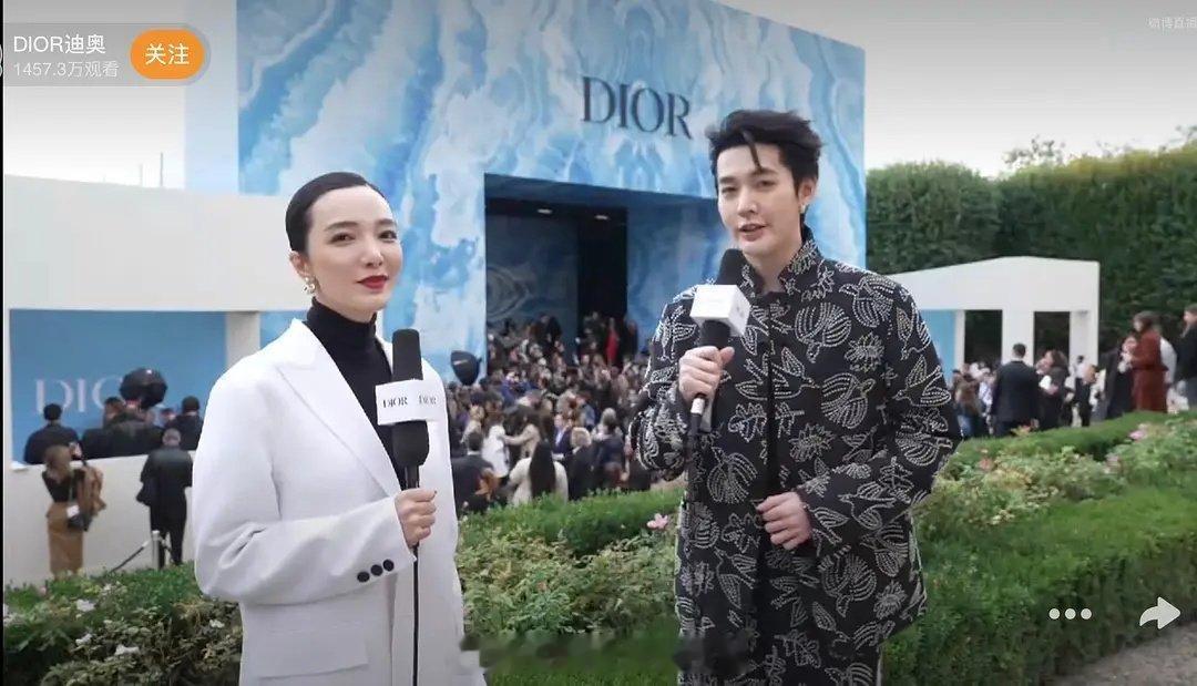 粉丝只敢放侧脸，他正脸精修那张官图都很难看了 ​​​