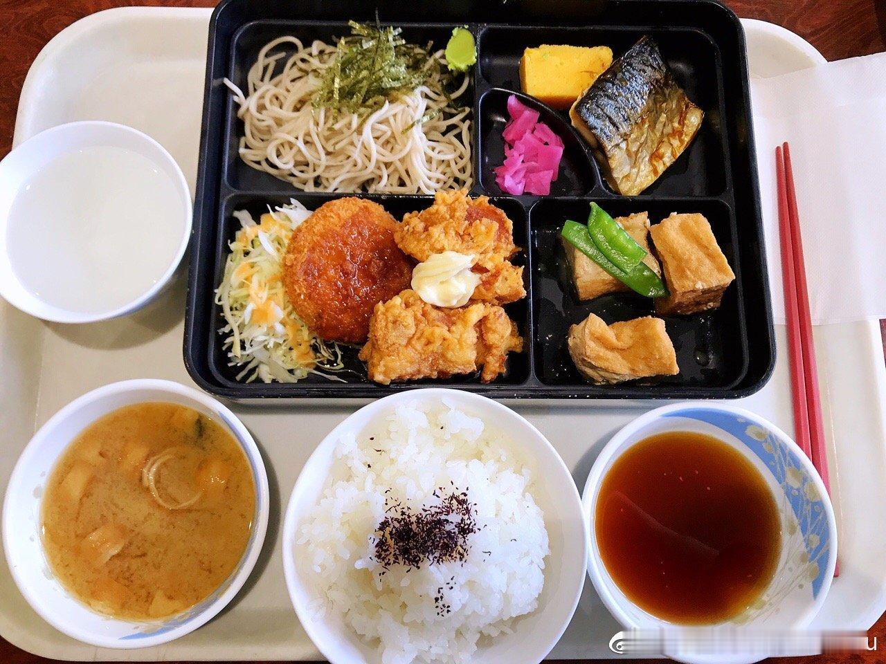 【搬运】2018年12月10日lunch time 很久不见卖这便当了🍱今天份
