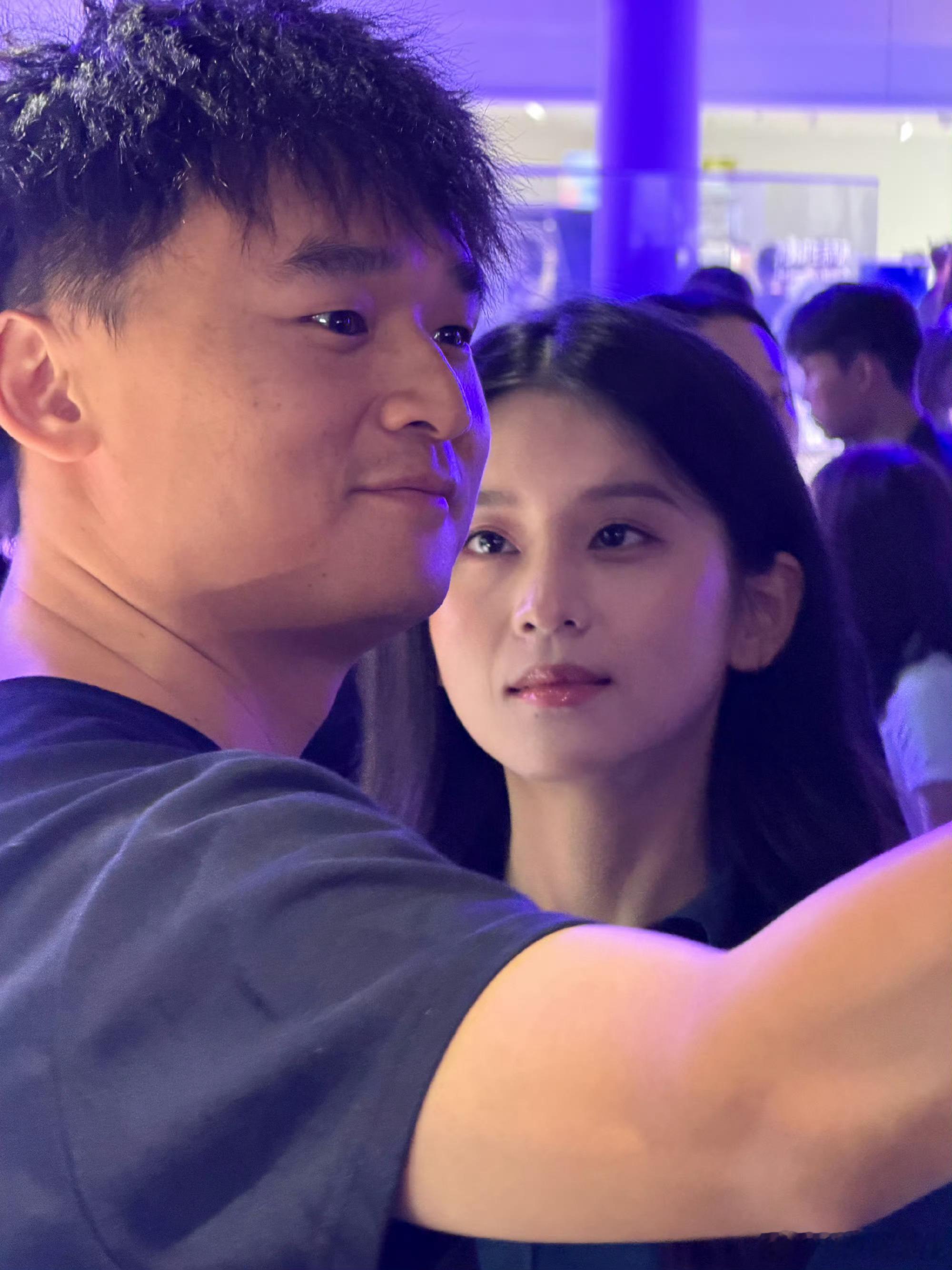 今天刷到这张图已经不下20次了，杰灵作为数码界的扛把子，微博界的顶流，审美果然一