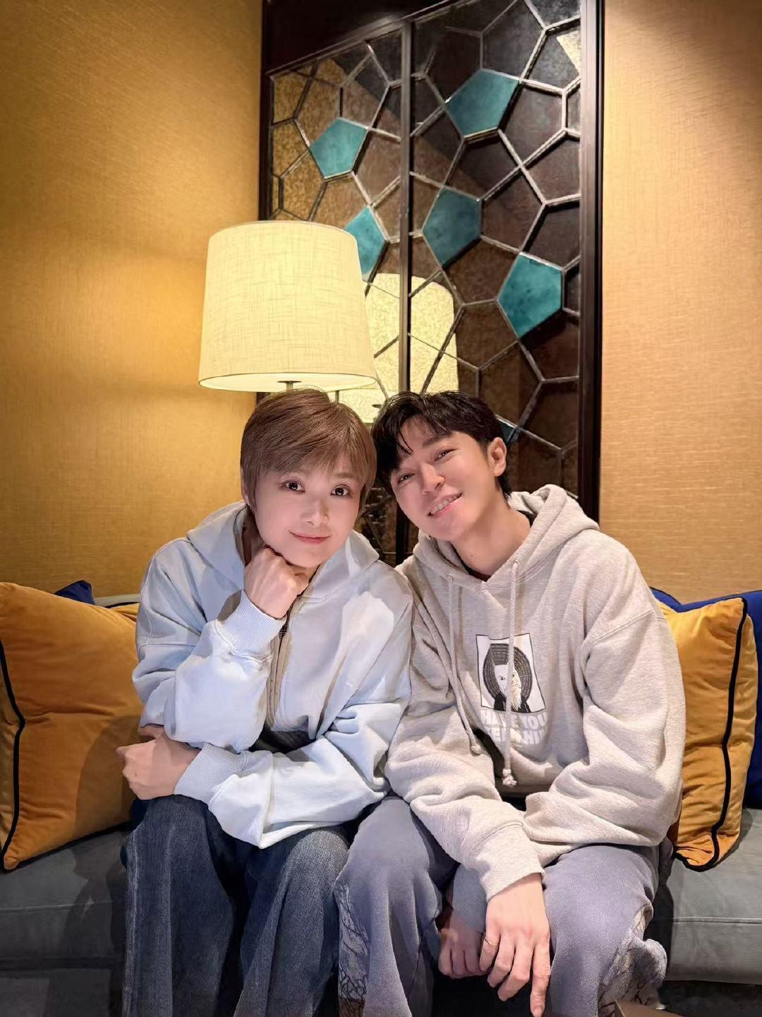 李宇春吴青峰合照李宇春晒吴青峰合照 李宇春吴青峰合照 