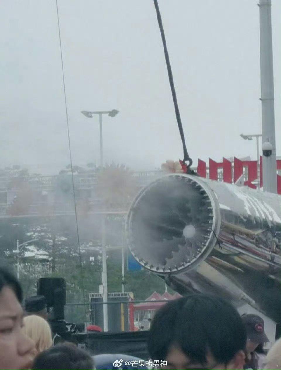 华晨宇户外演唱会开空调华晨宇的演唱会一出手，35度的佛山也变得凉爽起来，巨型空调