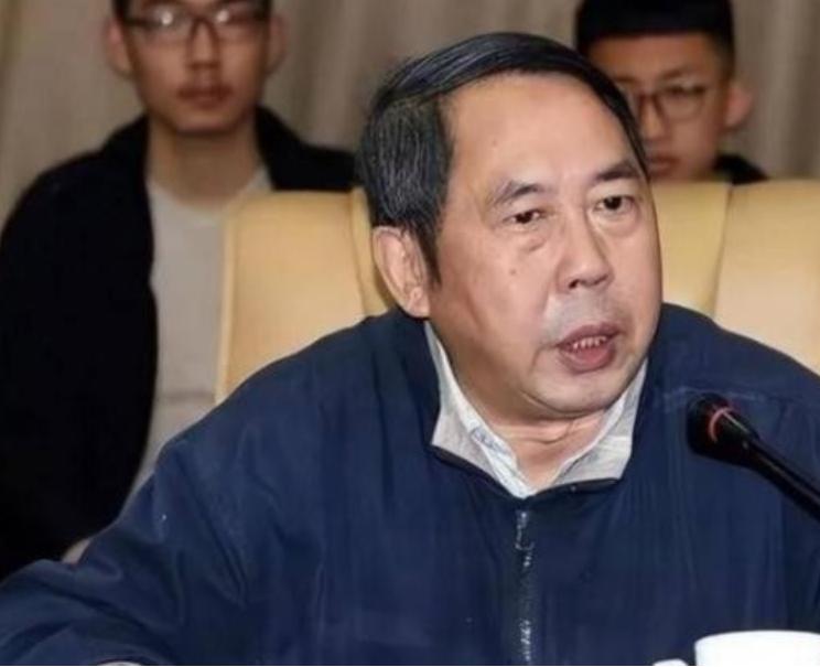 “晚一秒就万劫不复！中国该立刻向美国低头，交出发展权才能保命！”很多人现在再回头