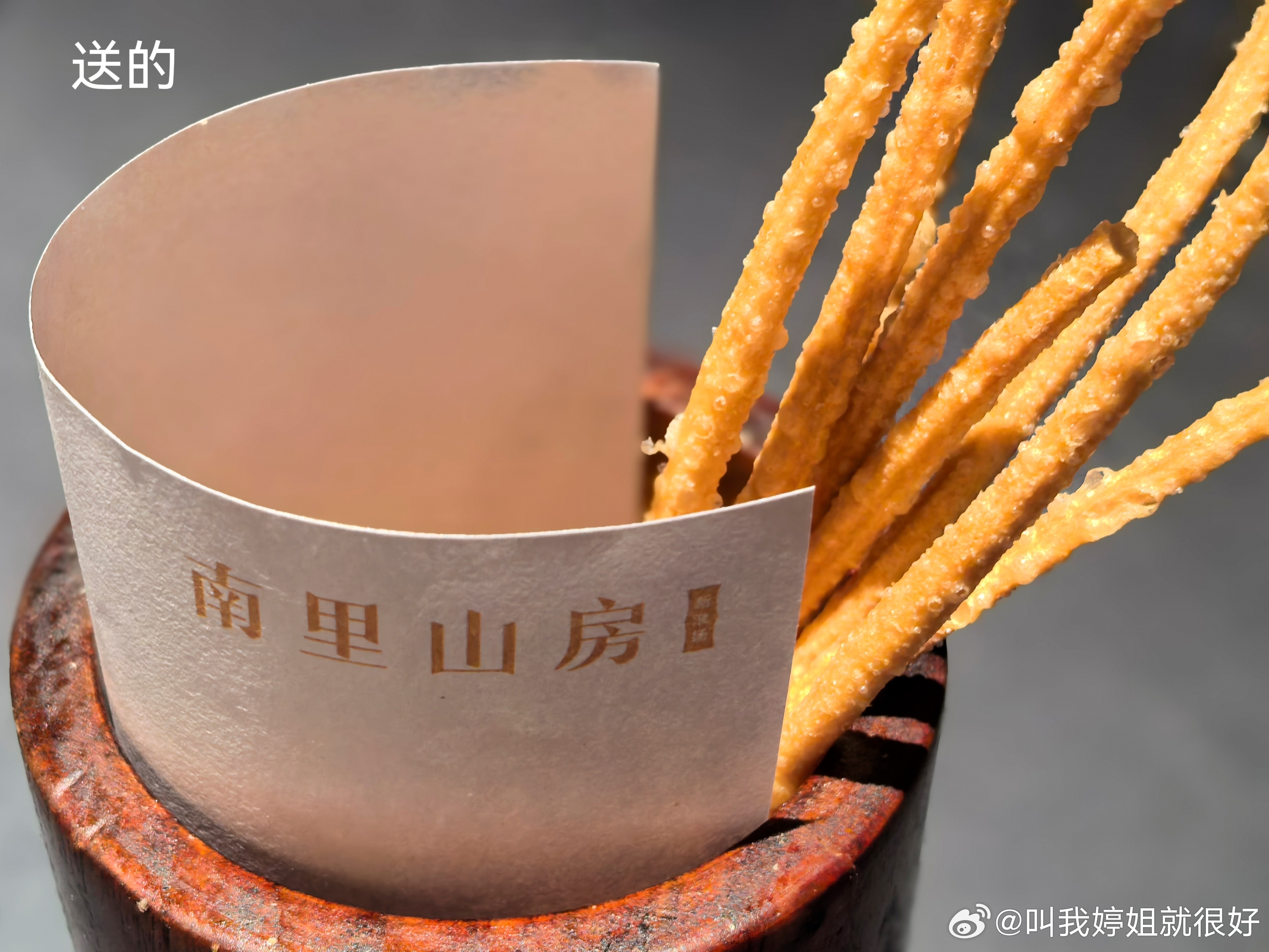两个人600块：在西安，吃得非常好非常饱；在北京，也吃得很好很饱；在上海，只是吃
