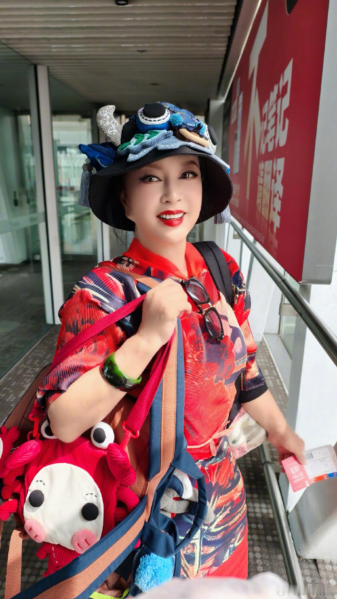 房主任佩服刘晓庆有旺盛的生命力很多人被刘晓庆圈粉，正是因为她那份永不熄灭的生命力