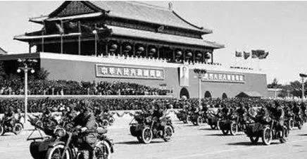 乌克兰独立后，大量科学家被中国“接纳”。而这些科学家来到中国后，不少人第一个要求