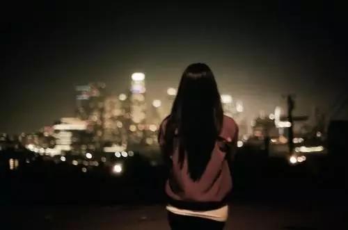 人的一生有多难：

第一难，是赚钱。 别听那些鸡汤说什么只要努力就能成功，纯属放