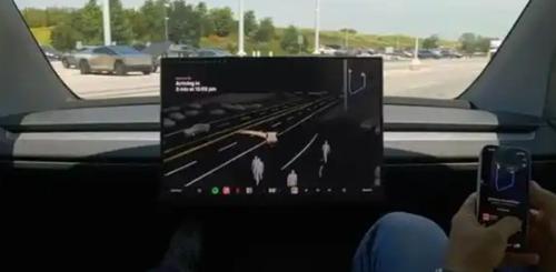 没方向盘也能挪车！特斯拉Cybercab应急方案曝光：点屏幕就能开
完全取消方向