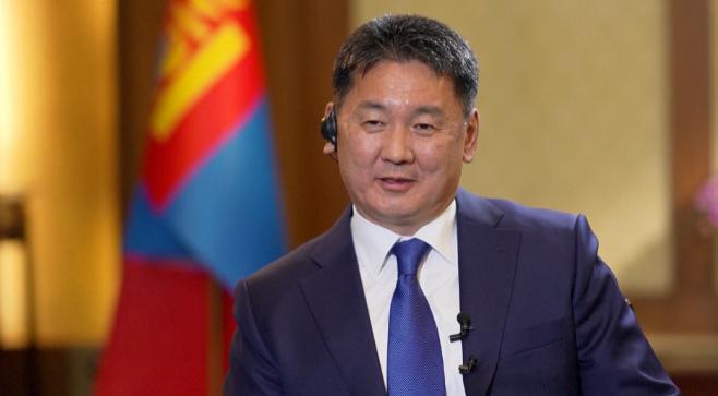 今年的蒙古国政坛，堪称现实版 “权力游戏”，上任仅 4 个月的总理刚被议会高调罢