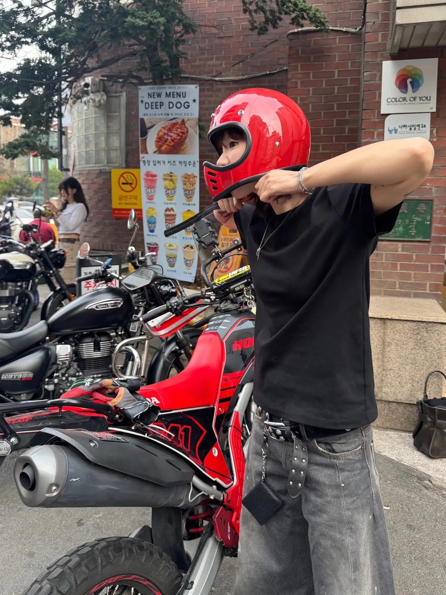 反正你也没老公 叫我声老公怎么了。