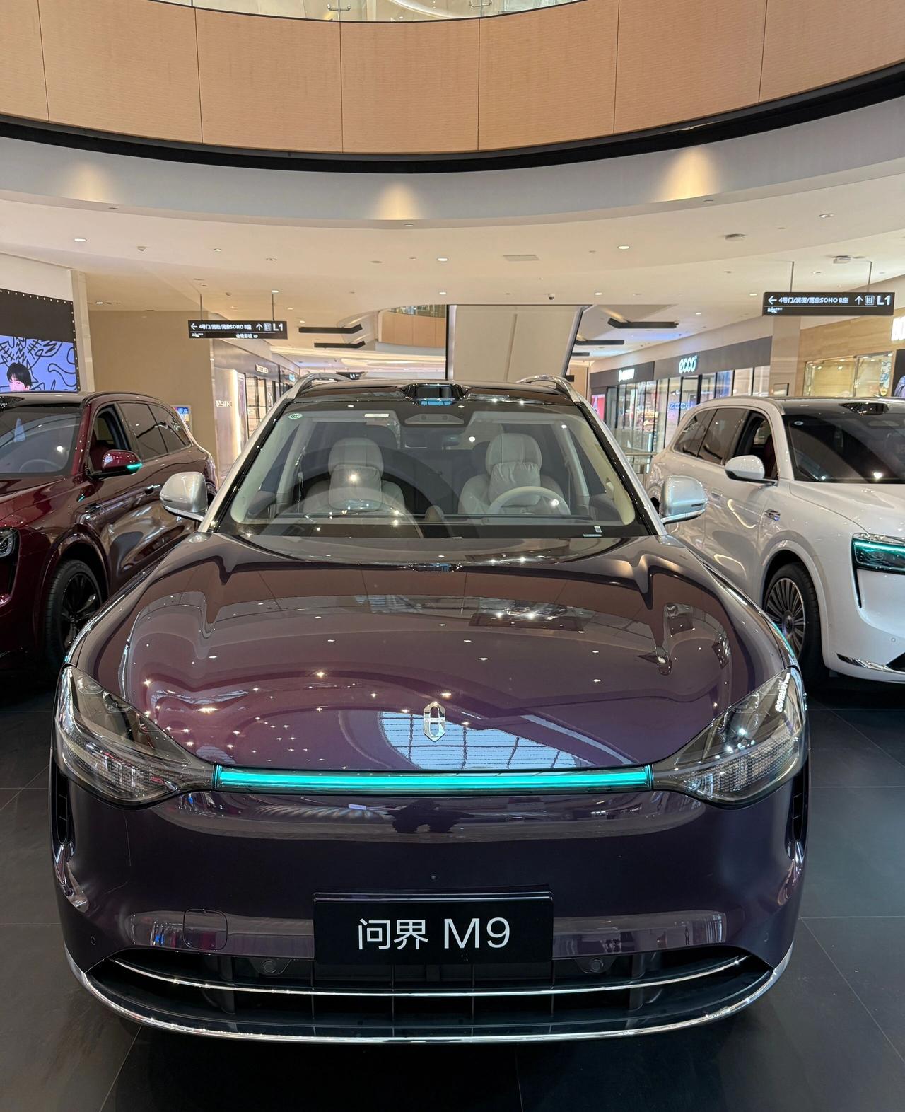 大佬的座驾，全新问界M9四座版问界M9上市以来销量已突破25万辆，进入大型SUV