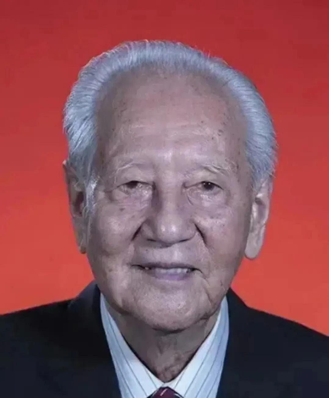 黄旭华30年归家，95岁母亲相对无言，藏着最动人的家国深情
 
1988年，黄旭
