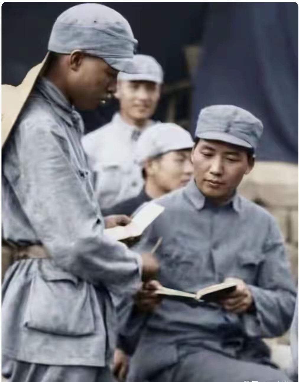 百姓心中的毛主席：一身正气，万世敬仰
 
为什么老百姓提起毛主席，个个打心底敬佩