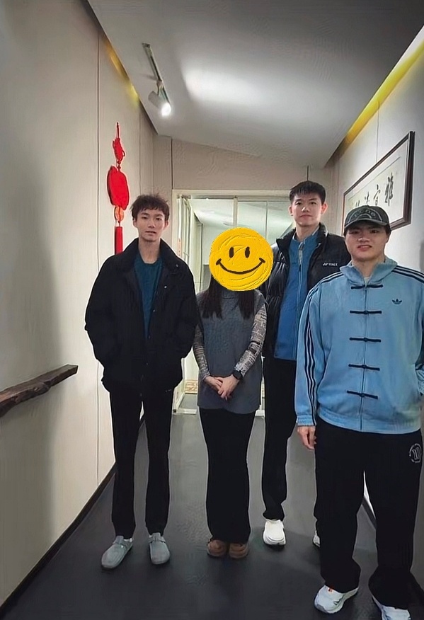 捡到不知何时的抖鱼柱满龟合照新中式小铿铿堂堂来袭梁伟铿 ☆体育大赏