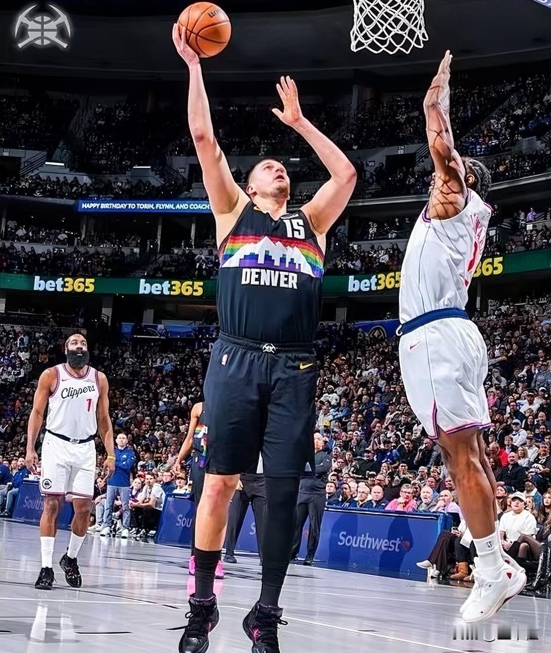 快船“北伐之路”被掘金强行叫停！

1，约基奇复出首战看不出任何“锈迹”，罚球线