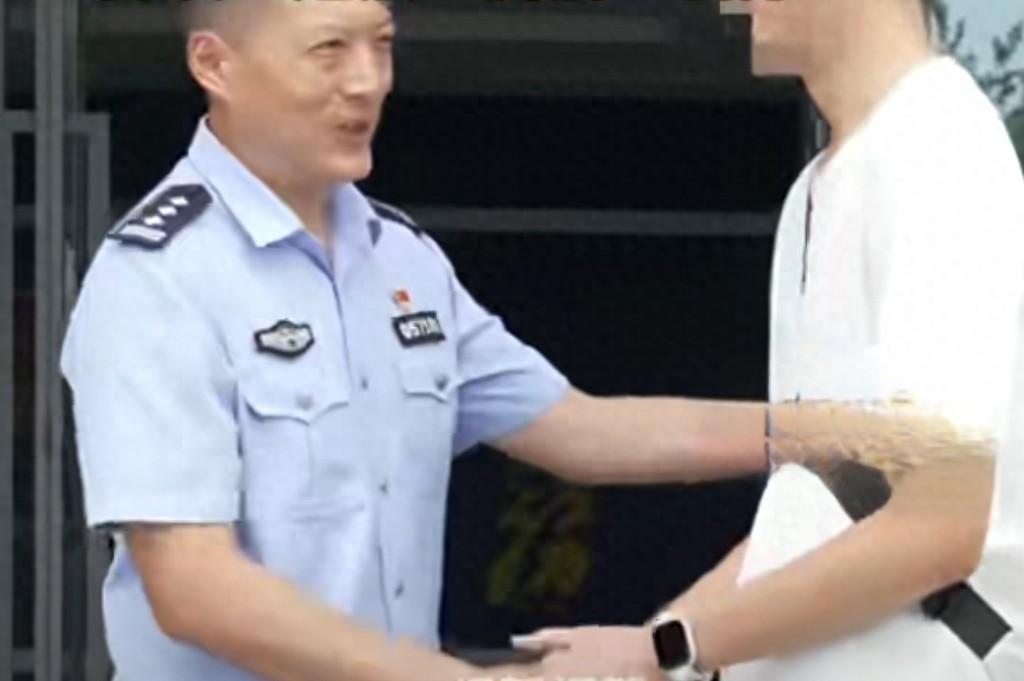 湖北宜昌，一名考生在查到自己考了647分的高分后，他没有忙着和父母分享，也没有规