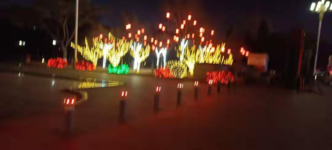 今年春节为什么比往年更没有烟火气和人情味，冷冷清清的，而国外春节比国内更热闹，这