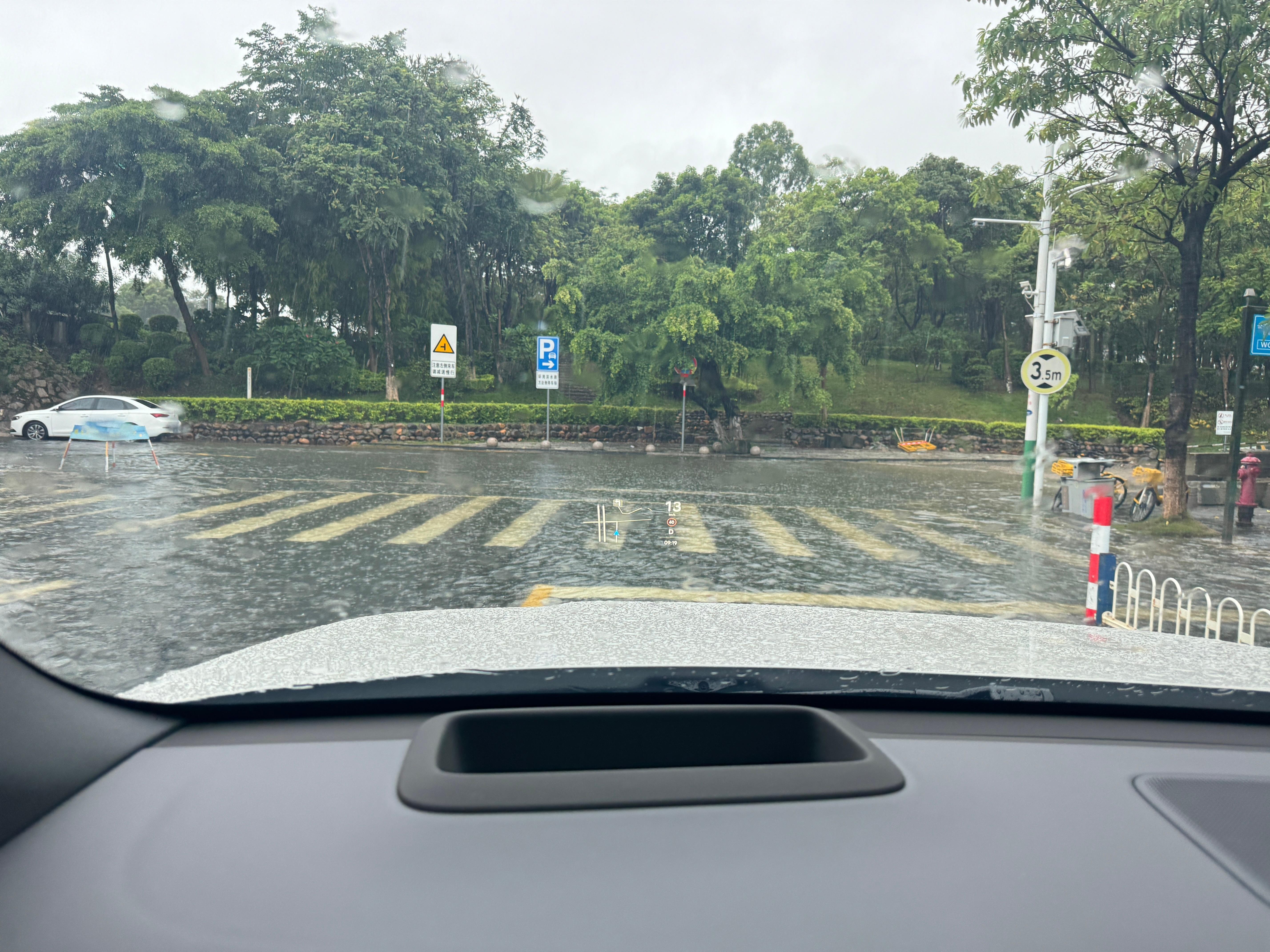 每次只要下雨稍微大一点必积水[笑cry]  ​​​